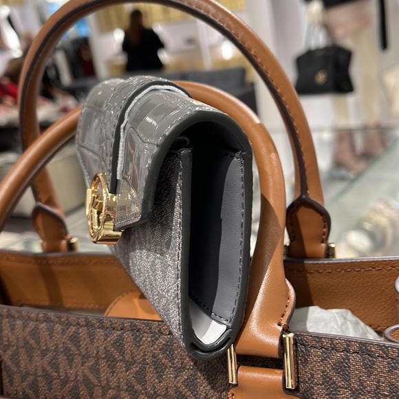 MICHAEL KORS CARMEN MEDIUM FLAP LOGO AND FAUX LEATHER WALLET 
HEATHER GREY MULTI - Picture 5 of 16